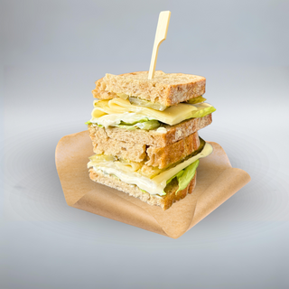 Kanapka z serem  Gouda i pomidorem