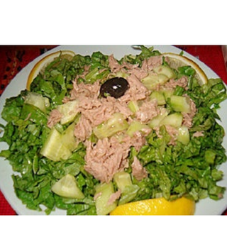Зелена салата с риба тон