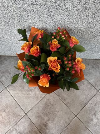 Bukiet z 5 pomarańczowych róż 
