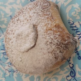 Panzerotto ripieno con crema pasticcera, cioccolato o ricotta