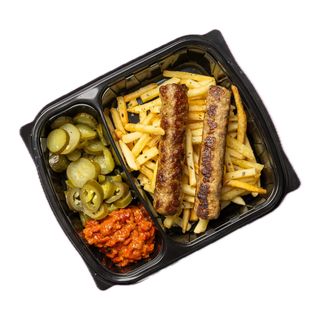 Кебапчета с гарнитура