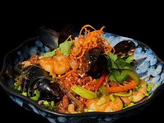 Локшина з морепродуктами (440г)