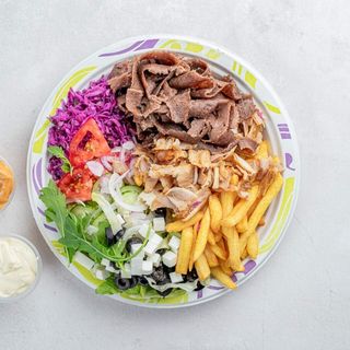 Frytki z mięsem i surowkami max