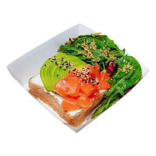 Toast cu somon și avocado