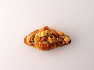 Міні круасан із горіхами (85g)