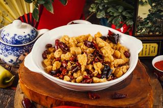 F8-შემწვარი ქათმის ხორცი ცხარე სანელებლებით ,,პეკინურად"