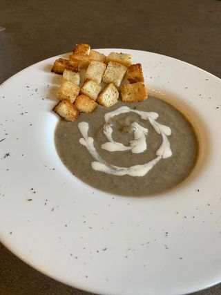 Supă cremă de ciuperci	aromată cu cimbrișor