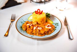 Papricaș de pui cu mămăliguță