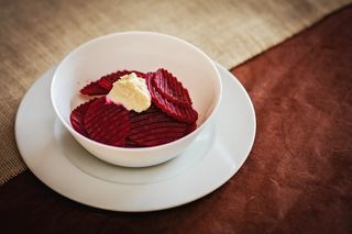 Sfecla rosie in otet, cu hrean