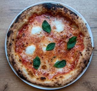 Pizza Margherita Speciale