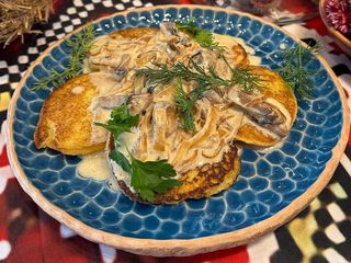 Деруни з грибним соусом (280g)