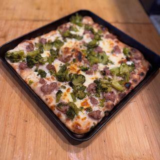 in teglia BROCCOLI-SALSICCIA con mozz