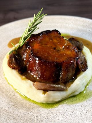 Ceafa de porc cu piure de cartofi