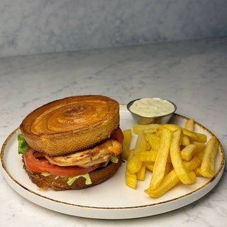 Сендвіч з куркою та картоплею фрі(265г)