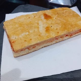 Pizza grassa pomodoro e mozzarella