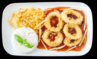 Kalmary w cieście z bambusem i pieczarkami