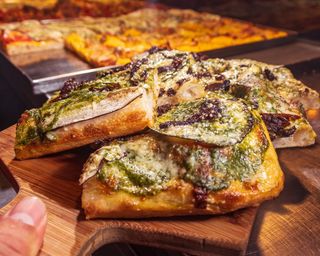Pizza De Berenjena y pesto