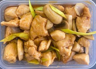 GALINHA COM COGUMELOS