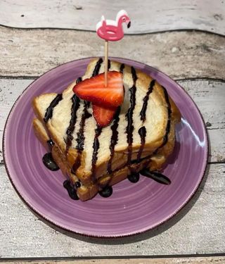 Słodki Chlebek Hawajski z mascarpone malinowym i borówkami