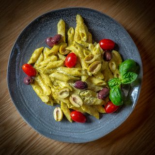 Makaron z zielonym vege pesto
