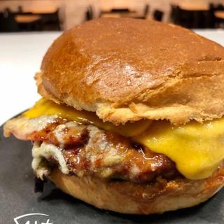 Menú. Carameliza burger + patatas + bebida