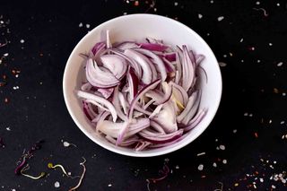 Salata de ceapa rosie