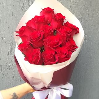 Buchet cu 15 trandafiri rosii