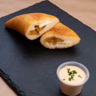 Empanada De Plátano con Queso.