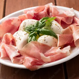 Prosciutto, mozzarella di bufala
