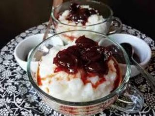 orez cu lapte si dulceata de visine