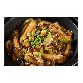 Porc și vinete în vas de lut