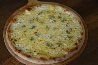 4 ყველი ნაღების სოუსით, 33სმ