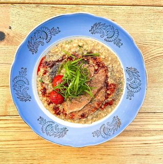 Каша з бріскетом і томатами