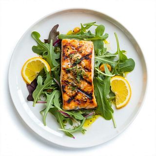 Merluza, Ensalada Y Pimiento Verde