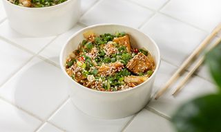 ტოფუ ტკბილ-ცხარე სოუსით ბასმათის ბრინჯით