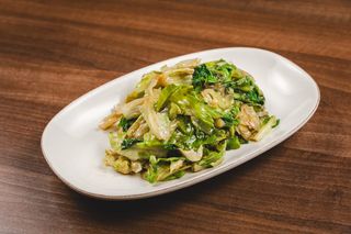 39. Pržena salata sa sosom od ostriga