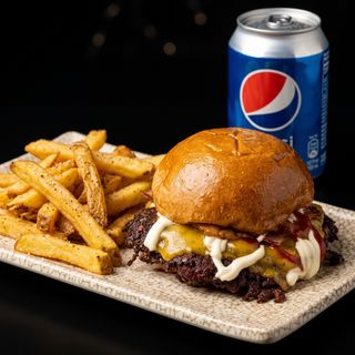 Combo burger con patatas y bebida