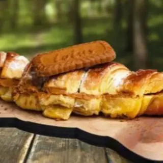 Croissant Lotus