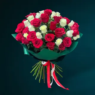 Buchet 43 Trandafiri Rosii si Albi