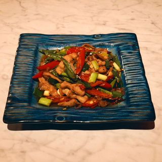 NEW! - Cerdo Salteado con Chiles al Estilo Hammer - 锤子特色小炒肉