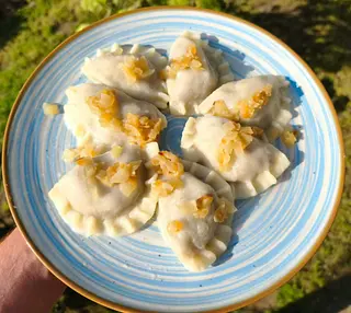 Pierogi z mięsem z cebulką 7 szt. (W zestawie z zupą)