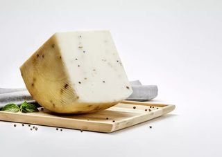 Pecorino pepato 200 gr 