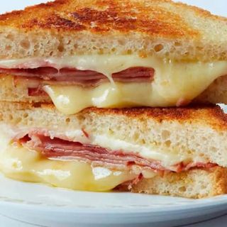 Sandwich jamón y queso