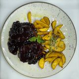 Biftek u turnedo sosu borovnice i porto vinu