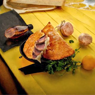 Чебурек с Казы и сыром (165г)