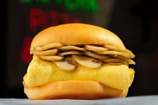 Jaja sa šampinjonima u lepinji