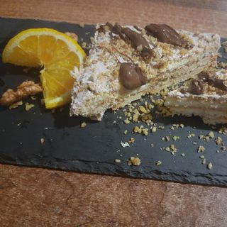 Бисквитена торта