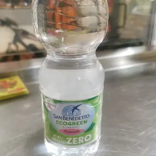 Acqua naturale