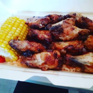 Alitas De Pollo (8 pzs.), Arroz Y Maíz De Mazorca