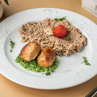 Котлети з гречкою та шпинатним соусом  (100\150\40г г)